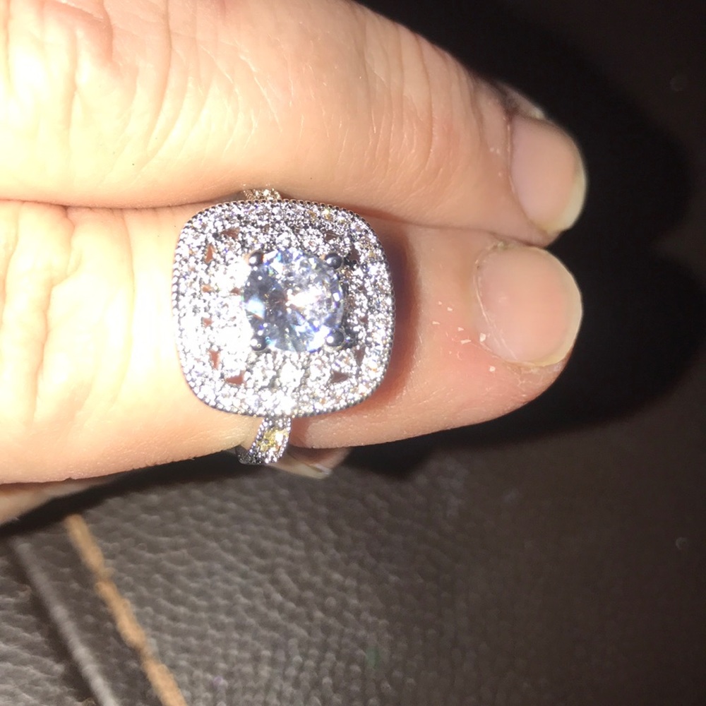 NWT Beautiful sterling silver ring